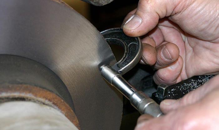 measuring-brake-rotors